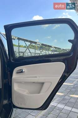 Хэтчбек Volkswagen e-Up 2013 в 