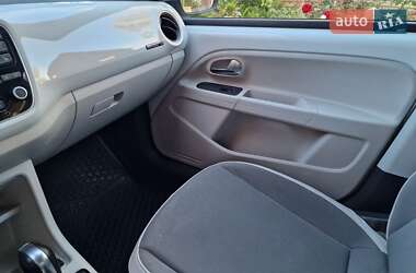 Хетчбек Volkswagen e-Up 2015 в  фото 13 Хетчбек Volkswagen e-Up 2015 в