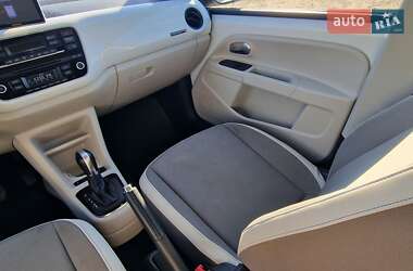 Хетчбек Volkswagen e-Up 2015 в  фото 16 Хетчбек Volkswagen e-Up 2015 в