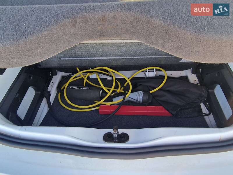 Хэтчбек Volkswagen e-Up 2015 в Днепре