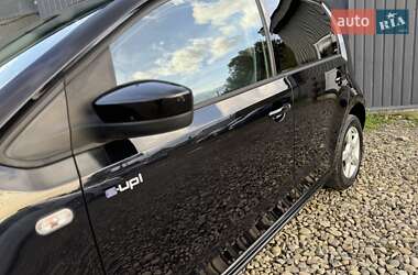 Хэтчбек Volkswagen e-Up 2015 в 