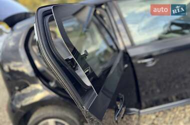 Хэтчбек Volkswagen e-Up 2015 в 