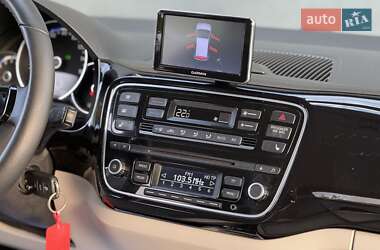 Хэтчбек Volkswagen e-Up 2015 в 