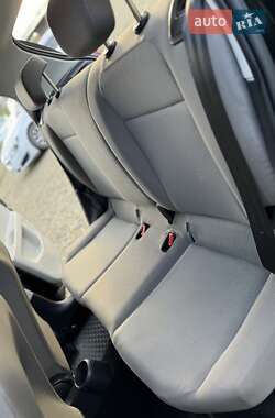 Хэтчбек Volkswagen e-Up 2015 в 