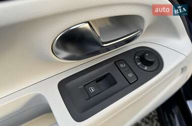 Хэтчбек Volkswagen e-Up 2015 в 