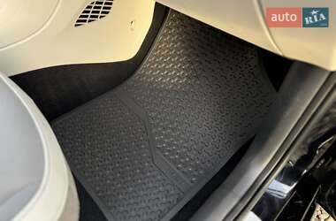 Хэтчбек Volkswagen e-Up 2015 в 
