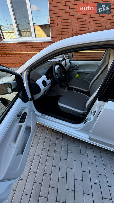 Хэтчбек Volkswagen e-Up 2015 в Виннице фото 35 Хэтчбек Volkswagen e-Up 2015 в Виннице