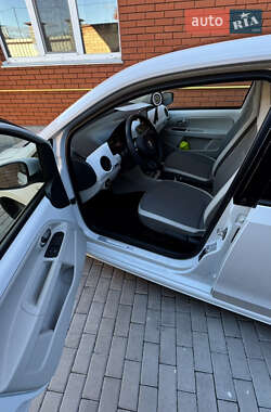 Хэтчбек Volkswagen e-Up 2015 в 