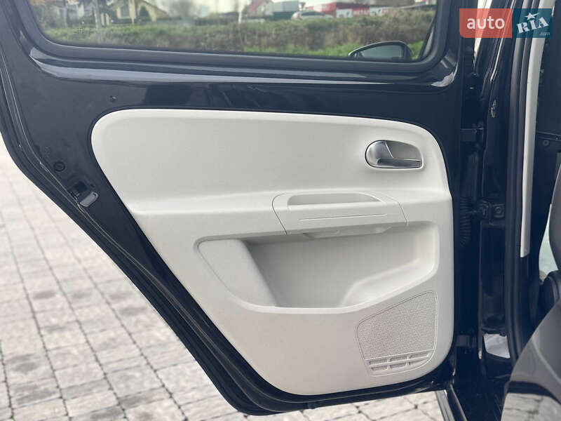 Хетчбек Volkswagen e-Up 2015 в Львові