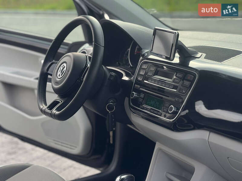 Хетчбек Volkswagen e-Up 2015 в Львові