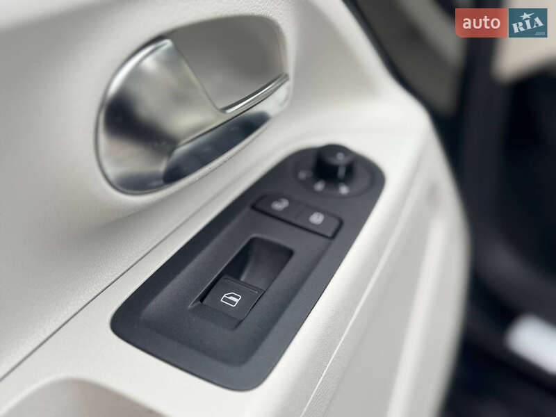 Хетчбек Volkswagen e-Up 2015 в Львові