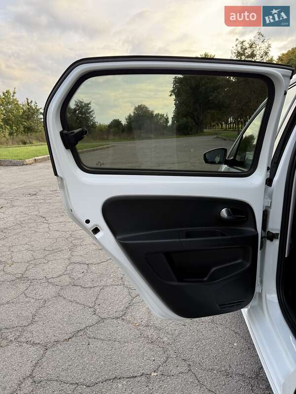 Хетчбек Volkswagen e-Up 2017 в Володимирі