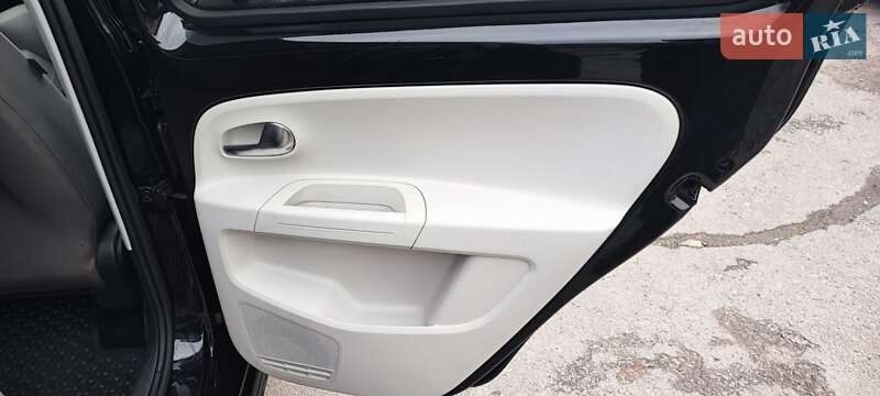 Хэтчбек Volkswagen e-Up 2015 в Каменец-Подольском