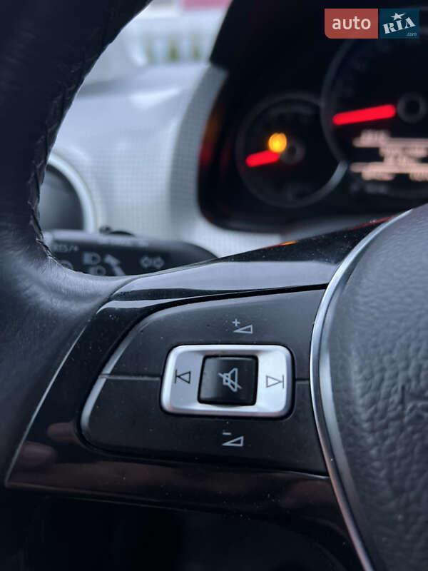 Хетчбек Volkswagen e-Up 2017 в Луцьку