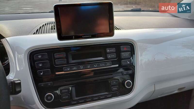 Хэтчбек Volkswagen e-Up 2013 в Звягеле фото 34 Хэтчбек Volkswagen e-Up 2013 в Звягеле
