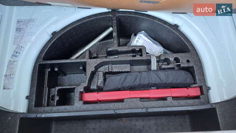 Хэтчбек Volkswagen e-Up 2013 в Звягеле фото 48 Хэтчбек Volkswagen e-Up 2013 в Звягеле