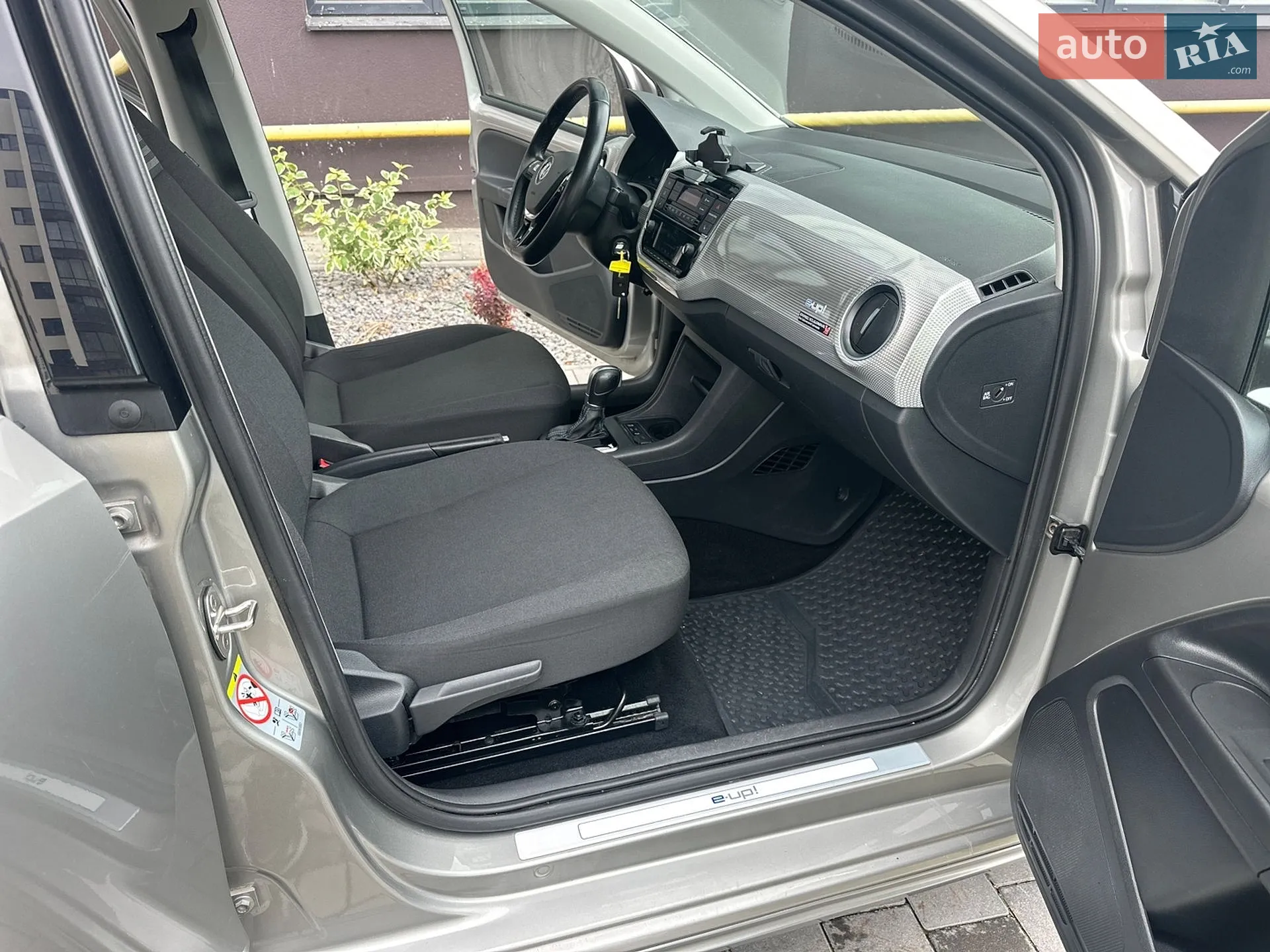 2019 Volkswagen up! - мініатюра 24
