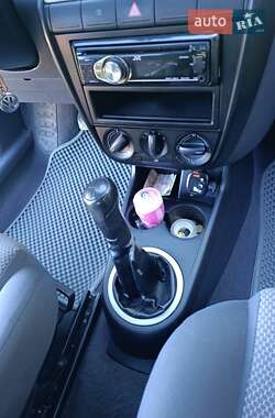 Хэтчбек Volkswagen Fox 2006 в 