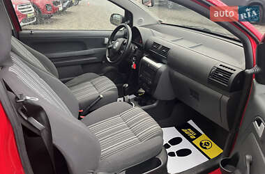 Хэтчбек Volkswagen Fox 2005 в  фото 9 Хэтчбек Volkswagen Fox 2005 в