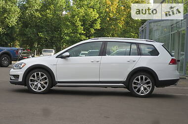 Универсал Volkswagen Golf Alltrack 2016 в Киеве