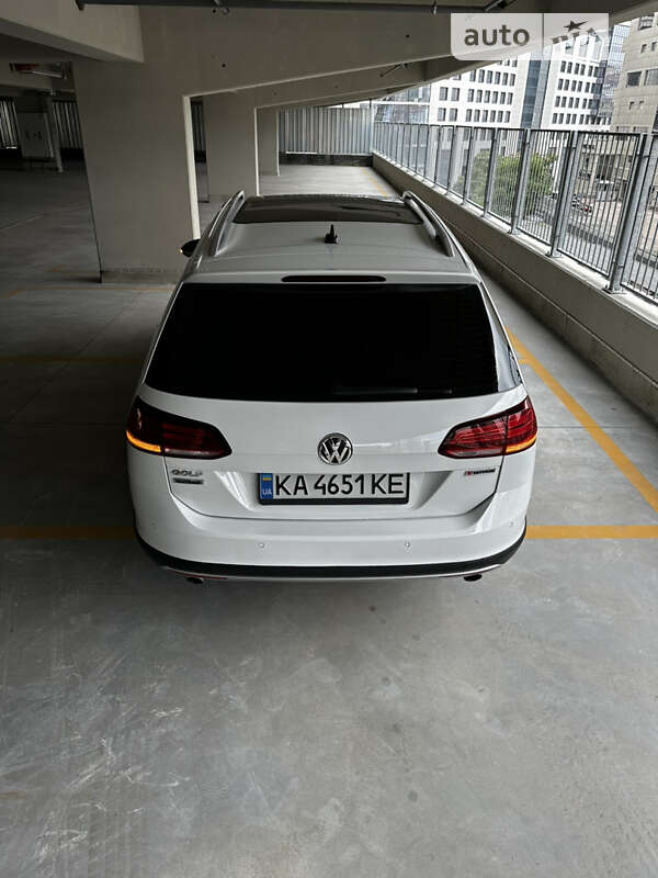 Універсал Volkswagen Golf Alltrack 2019 в Києві