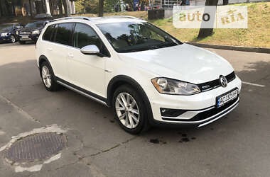 Універсал Volkswagen Golf Alltrack 2017 в Києві