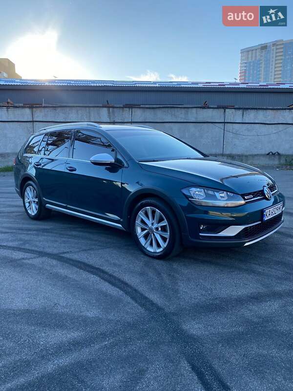 Універсал Volkswagen Golf Alltrack 2017 в Києві