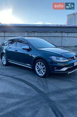 Універсал Volkswagen Golf Alltrack 2017 в Києві