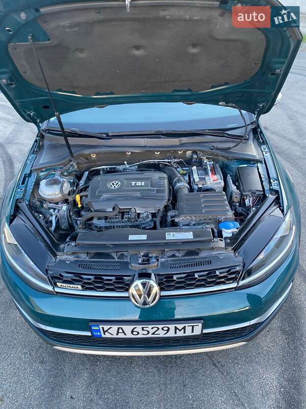 Универсал Volkswagen Golf Alltrack 2017 в Киеве
