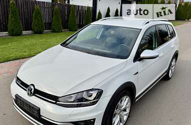 Универсал Volkswagen Golf Alltrack 2016 в Киеве