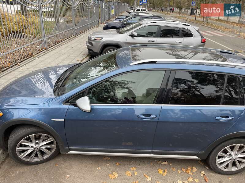 Универсал Volkswagen Golf Alltrack 2019 в Киеве