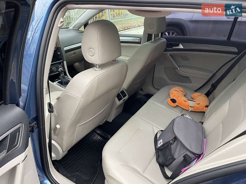 Универсал Volkswagen Golf Alltrack 2019 в Киеве