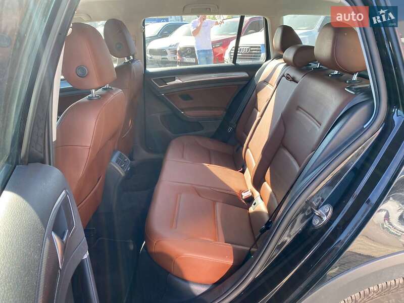 Універсал Volkswagen Golf Alltrack 2016 в Львові