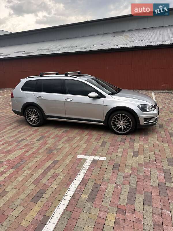 Универсал Volkswagen Golf Alltrack 2016 в Львове