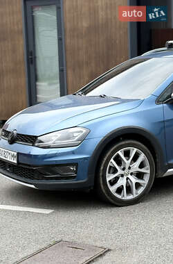 Універсал Volkswagen Golf Alltrack 2017 в 