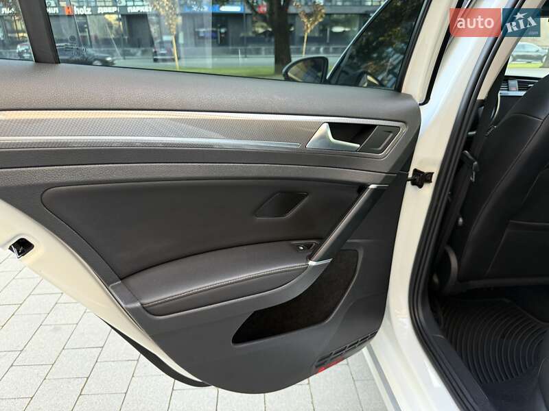 Универсал Volkswagen Golf Alltrack 2016 в Ужгороде