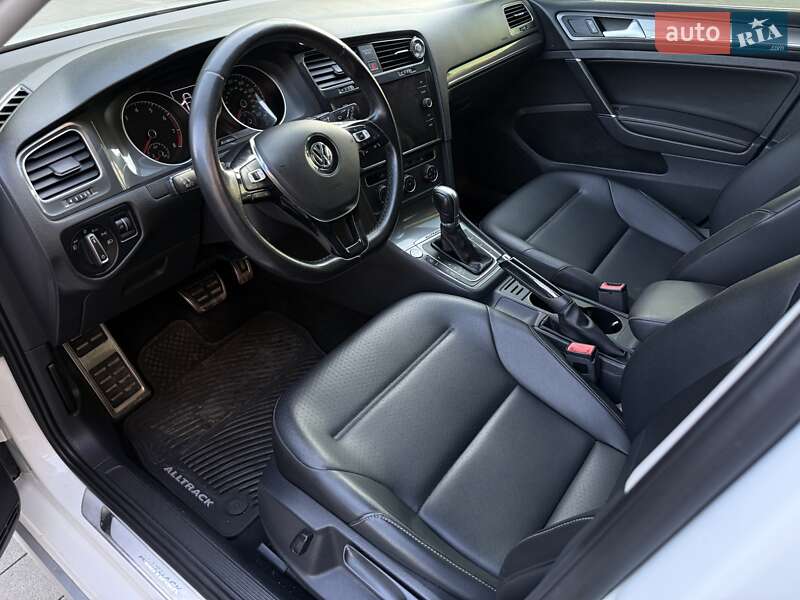 Универсал Volkswagen Golf Alltrack 2016 в Ужгороде