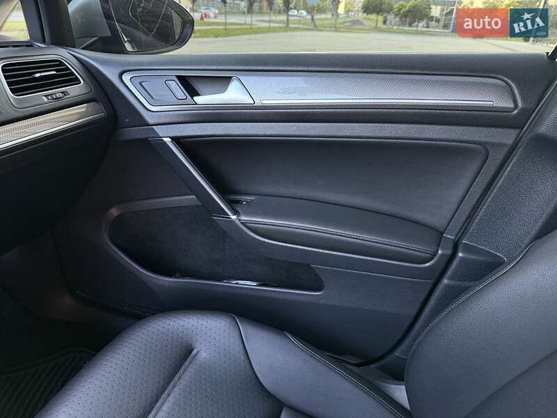 Универсал Volkswagen Golf Alltrack 2016 в Ужгороде