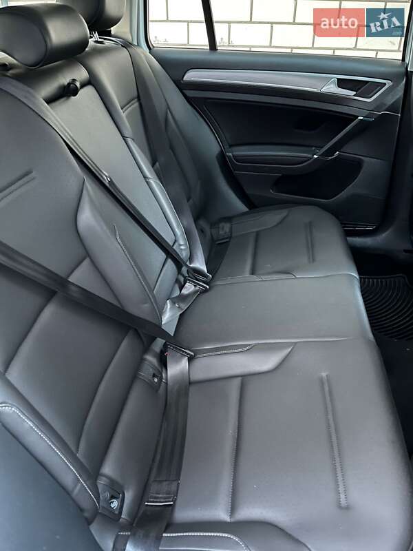 Универсал Volkswagen Golf Alltrack 2015 в Гайвороне