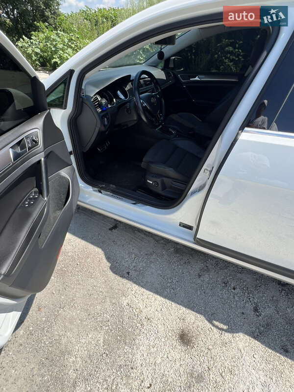 Универсал Volkswagen Golf Alltrack 2016 в Сумах