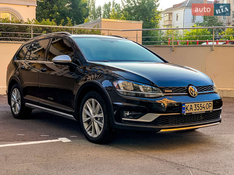 Универсал Volkswagen Golf Alltrack 2017 в Киеве