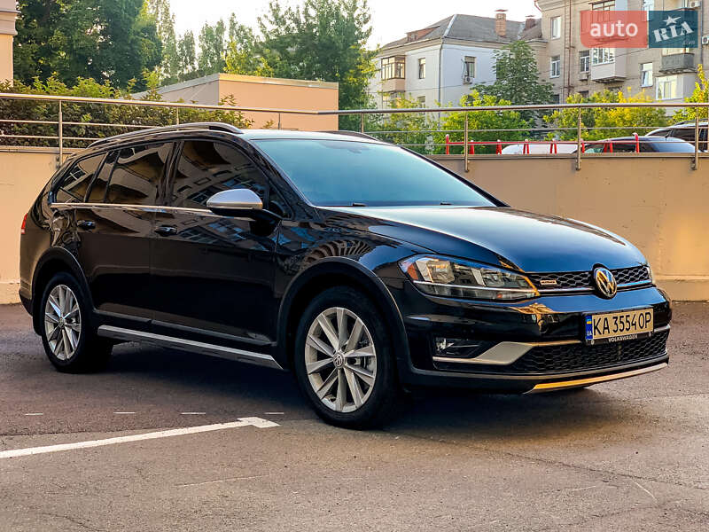 Универсал Volkswagen Golf Alltrack 2017 в Киеве