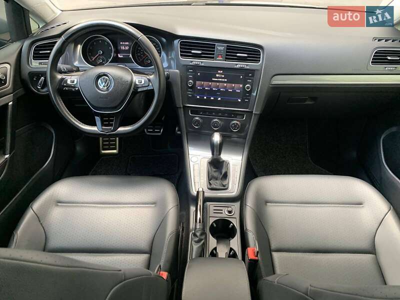 Универсал Volkswagen Golf Alltrack 2017 в Киеве