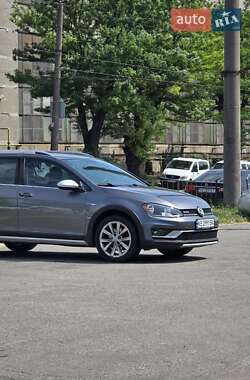 Универсал Volkswagen Golf Alltrack 2016 в Каменском