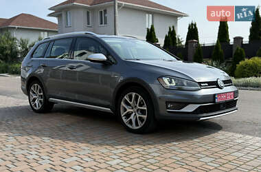 Универсал Volkswagen Golf Alltrack 2016 в Киеве
