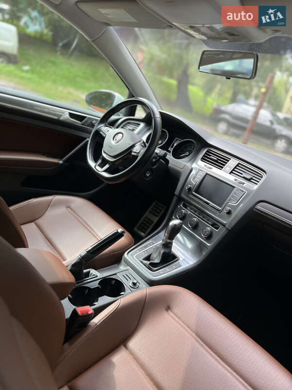 Универсал Volkswagen Golf Alltrack 2016 в Киеве