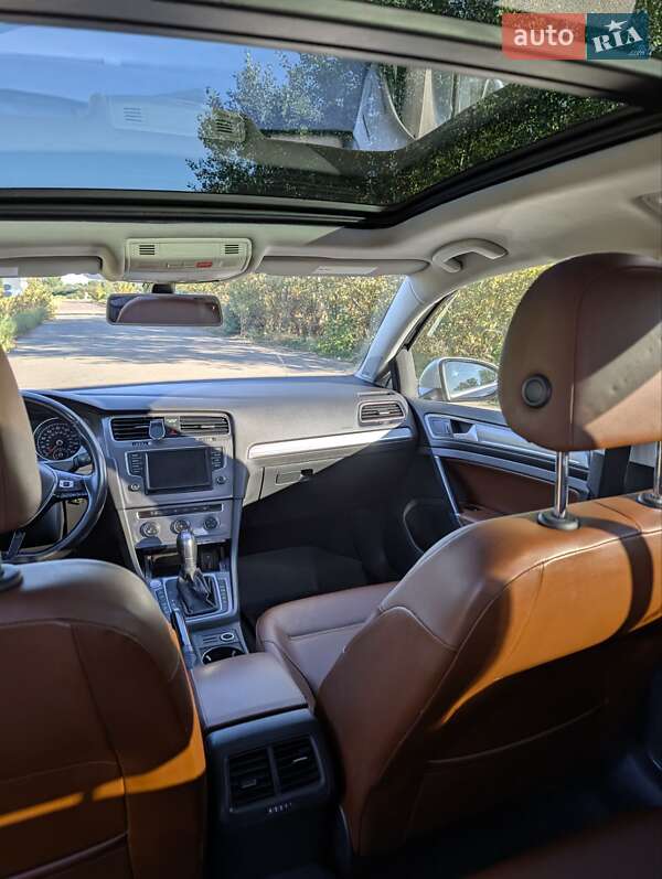 Универсал Volkswagen Golf Alltrack 2017 в Киеве