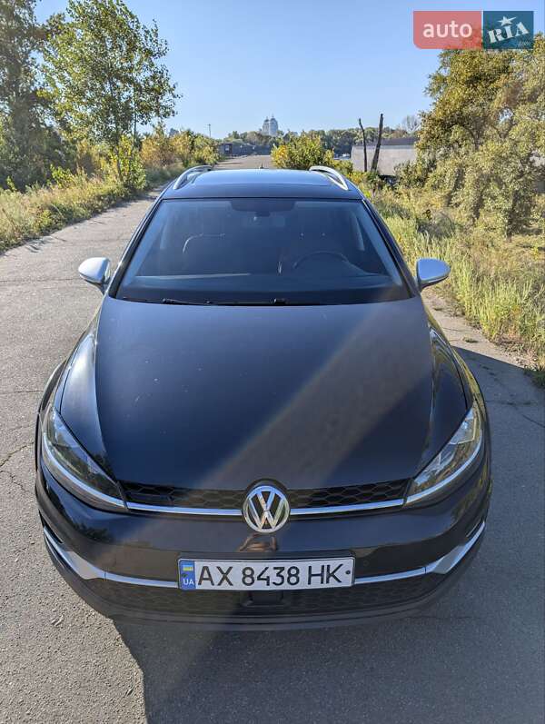 Универсал Volkswagen Golf Alltrack 2017 в Киеве