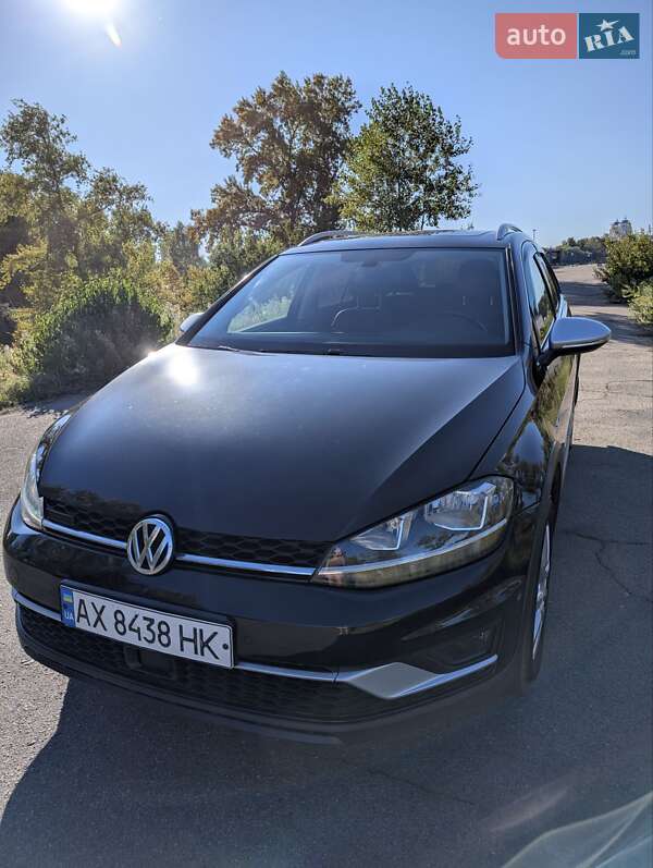 Универсал Volkswagen Golf Alltrack 2017 в Киеве
