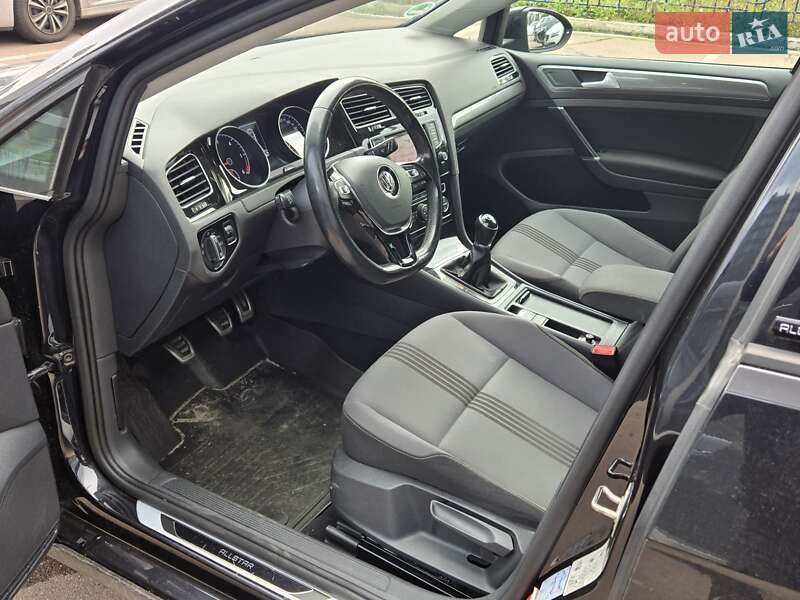 Универсал Volkswagen Golf Alltrack 2016 в Киеве